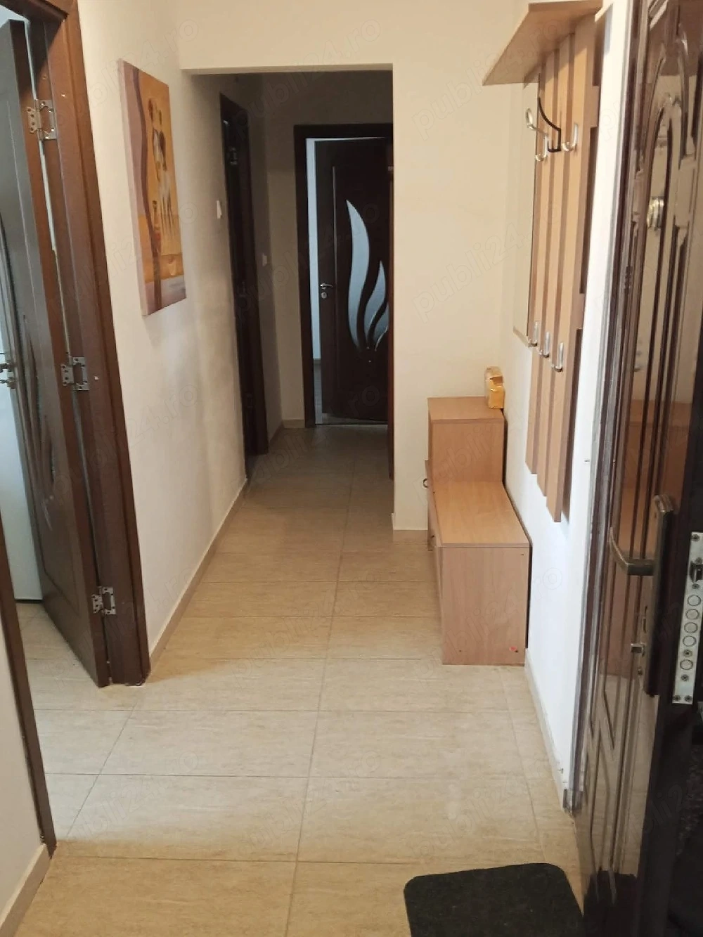 Închiriez apartament 
