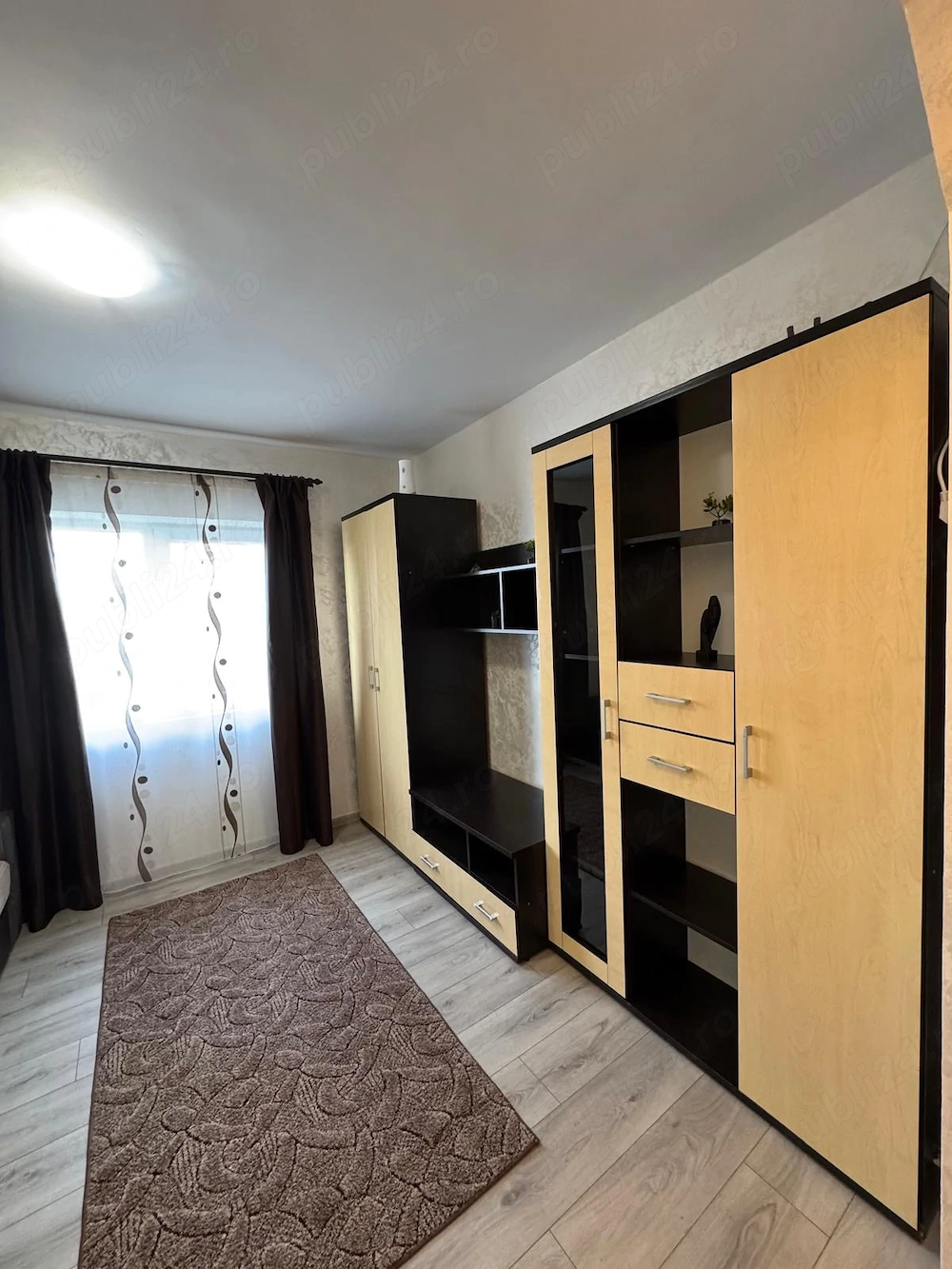 Proprietar vând garsonieră proaspăt renovată complet,poziție foarte bună,mobilata și utilată complet