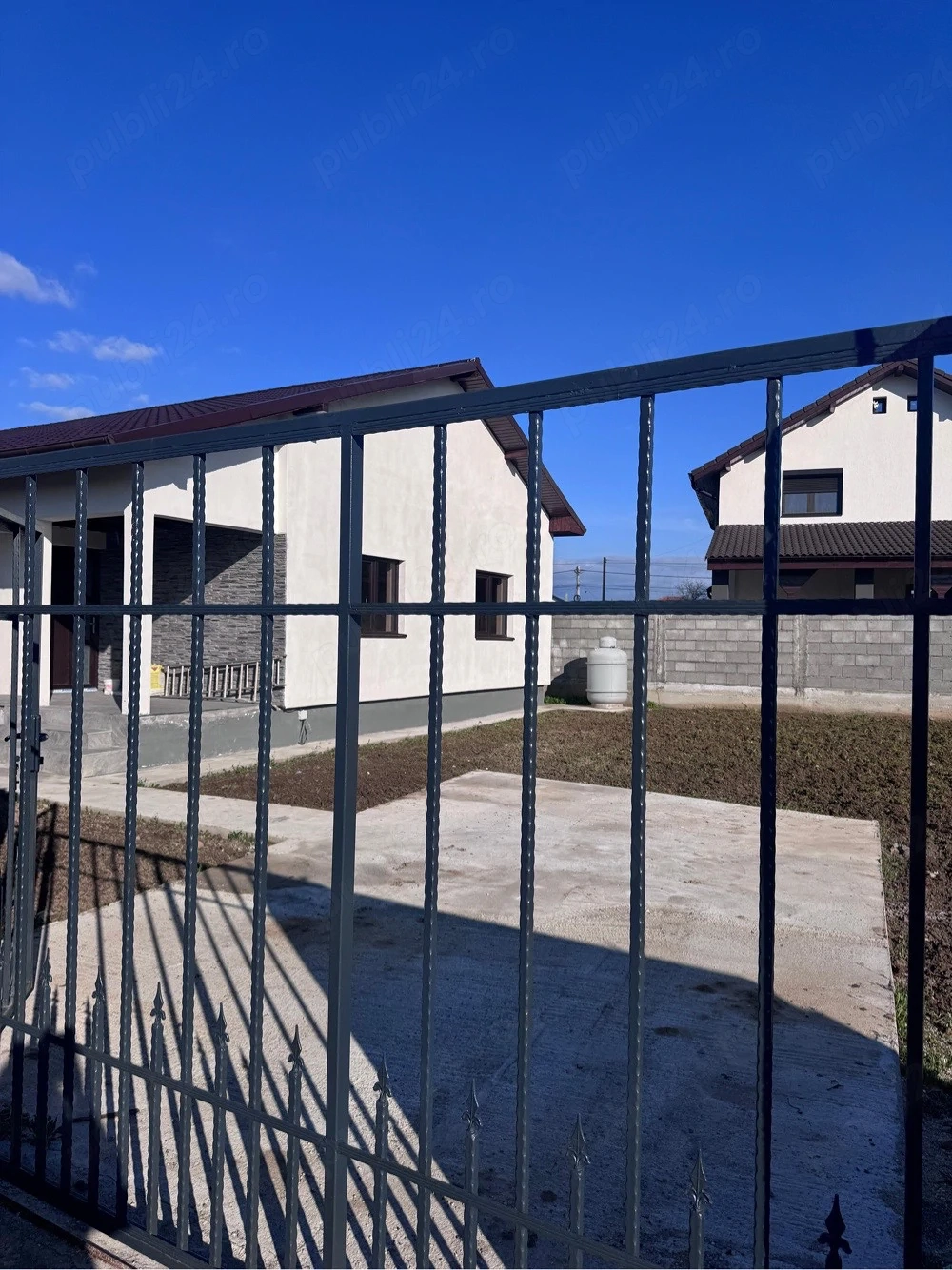 vand casa zona damila 