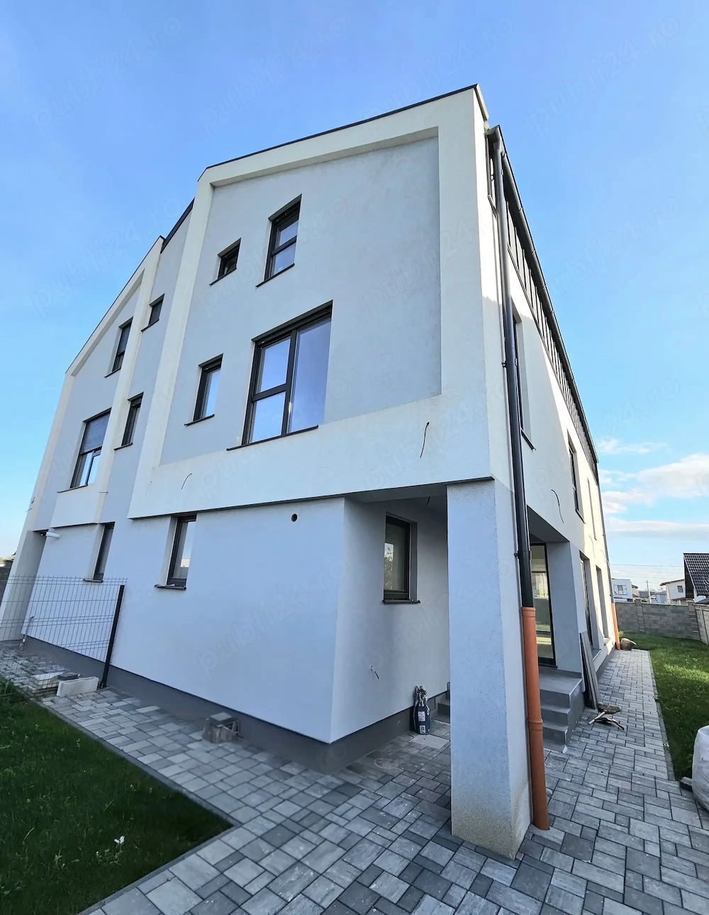 Proprietar vand 1 2 Duplex, Chișoda, str Caisului. 220 mp utili , 5 camere , 4 bai