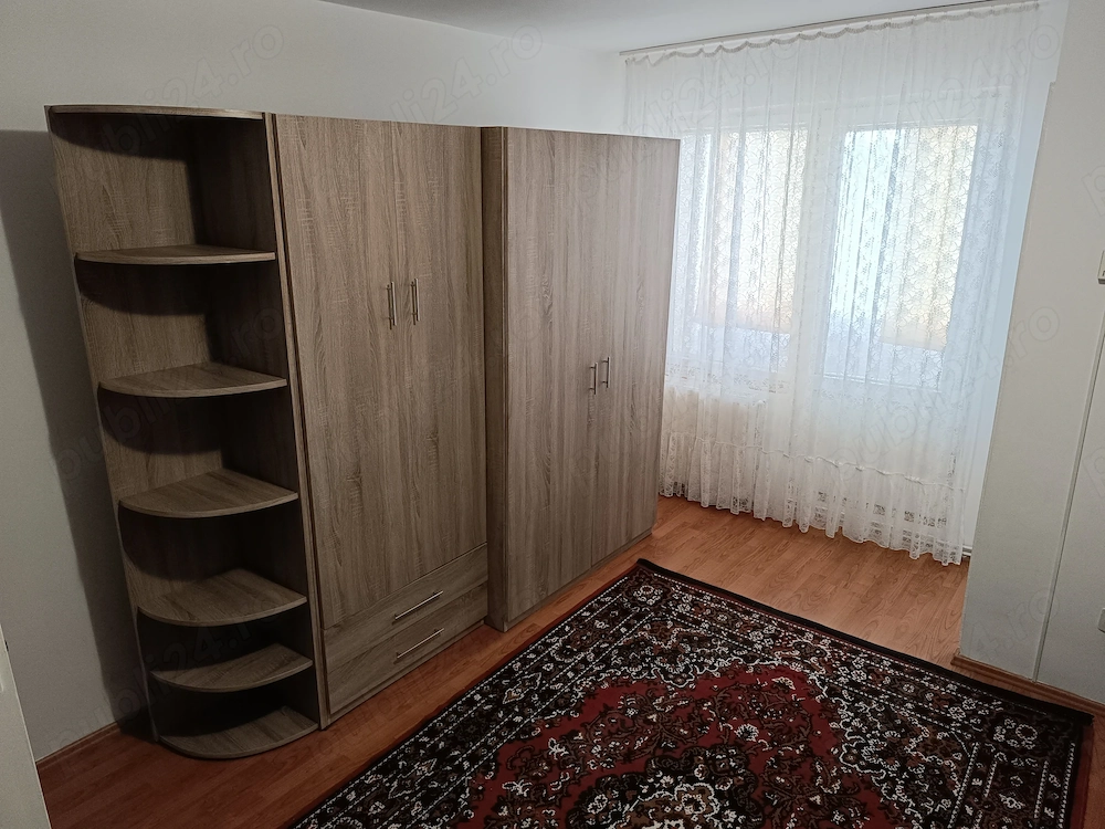 Închiriez în Reghin garsonieră confort I