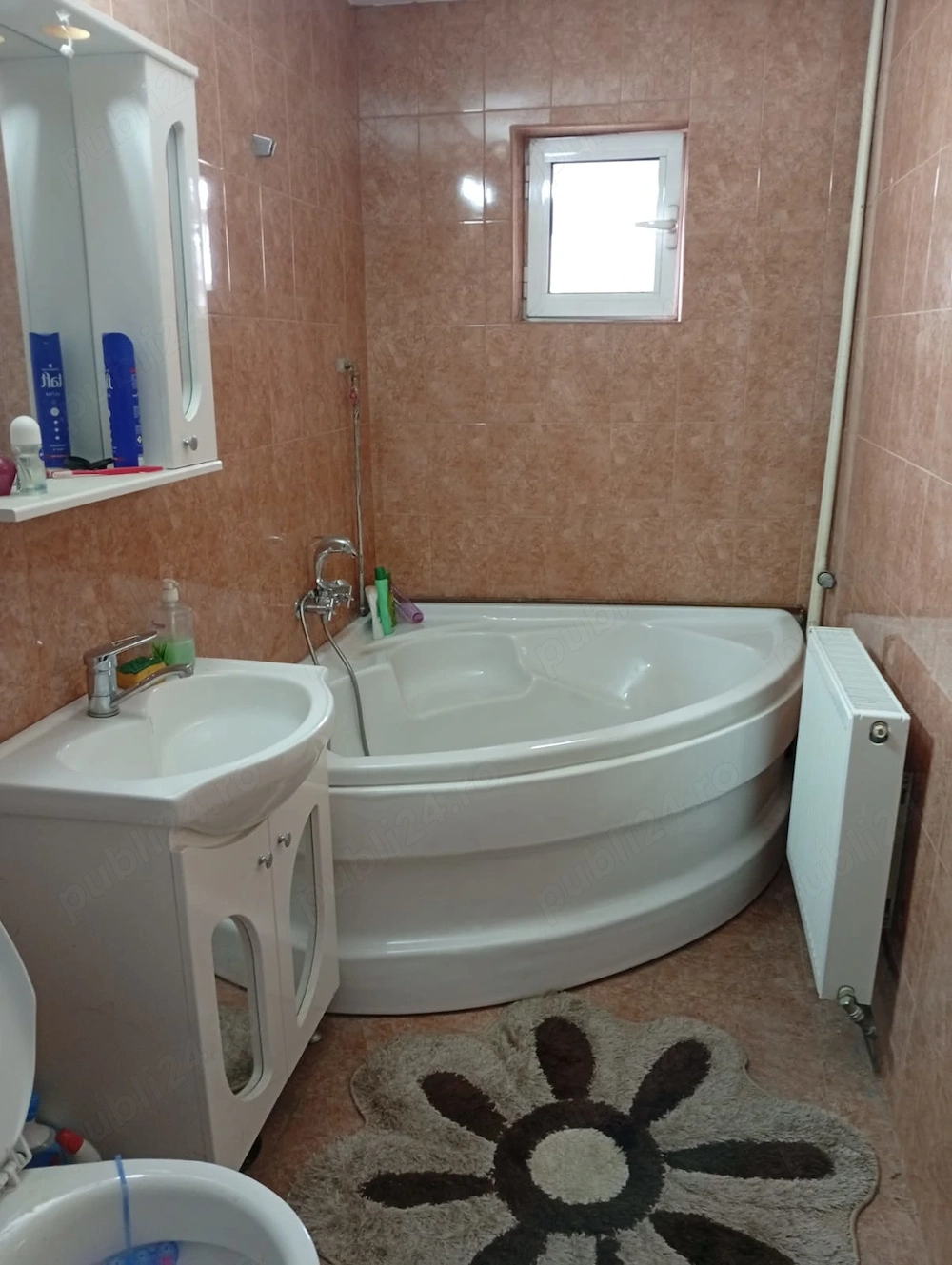 Apartament 4 camere, 2 balcoane închise și aer condiționat