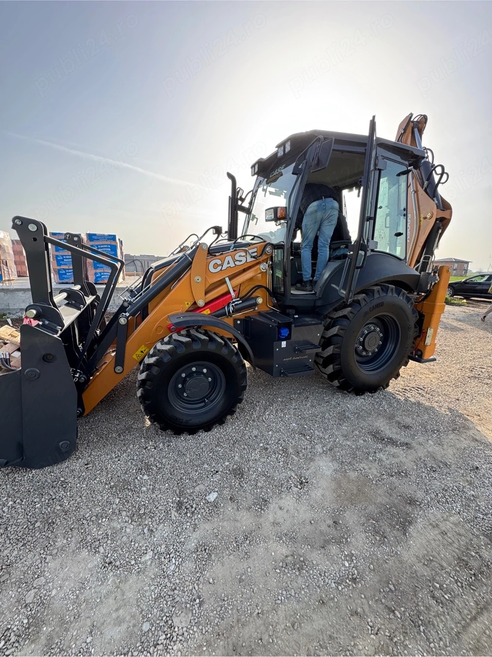 buldoexcavator si bobkat de inchiriat termen lung