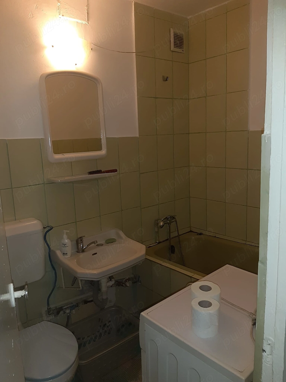 Închiriez  garsoniera 