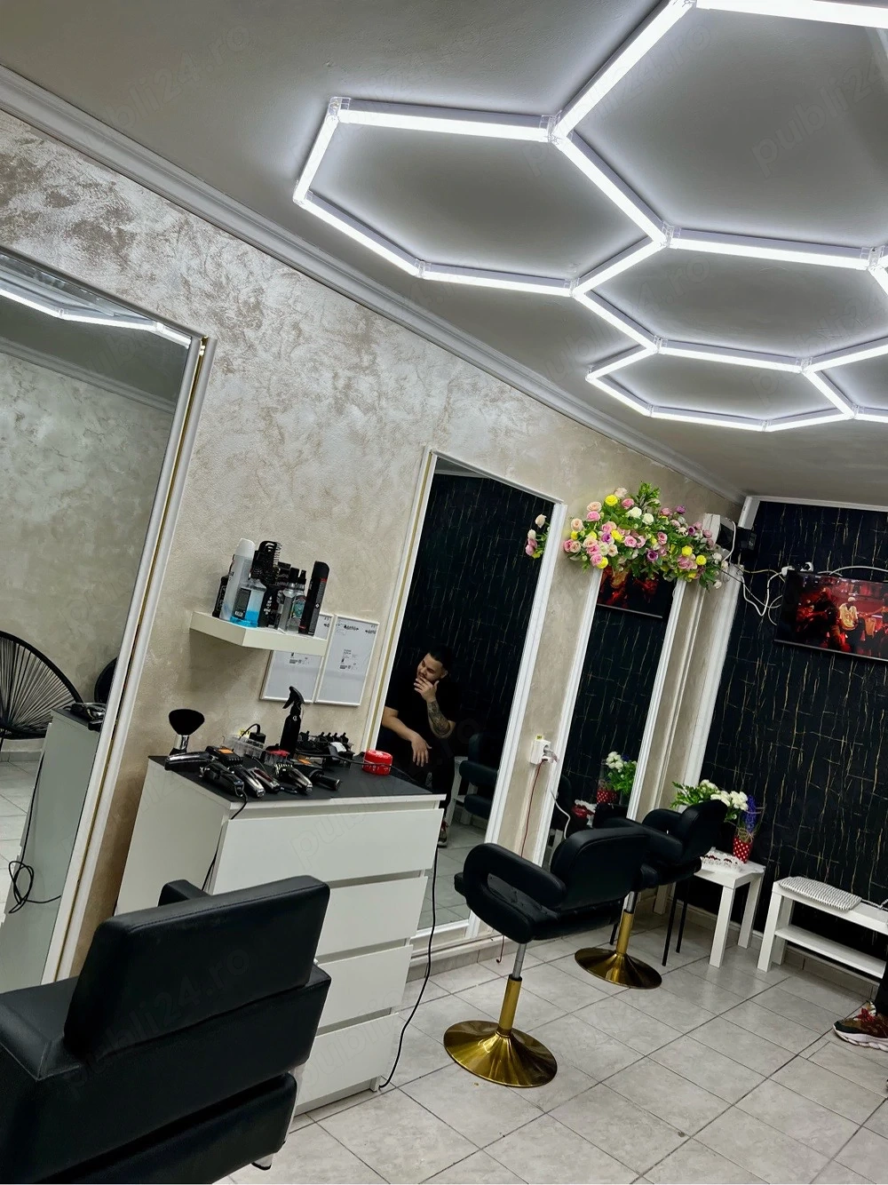 vand afacere la gata barber shop frizerie 