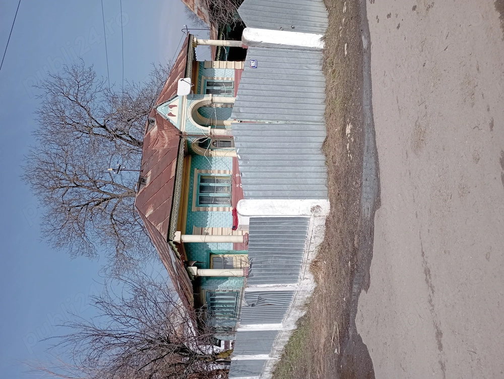 Casa bătrânească cu teren