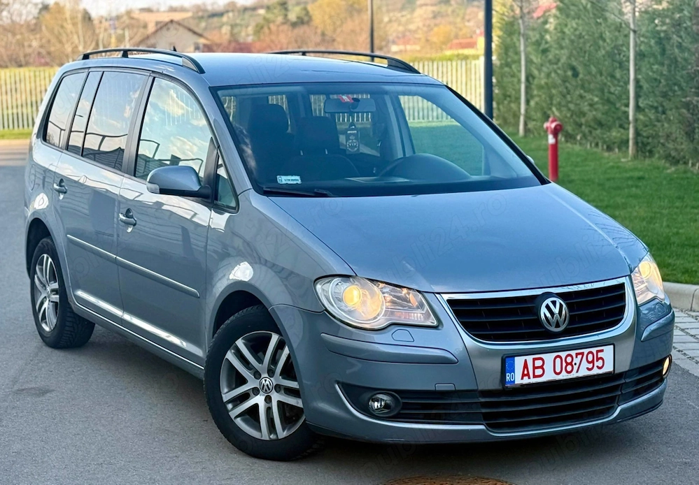 Vând Volkswagen Touran 5 Locuri An Fabricație 2008 
