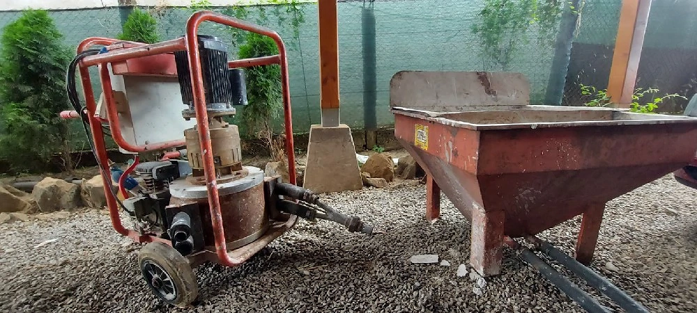 pompa tencuit mecanizat și clasic 