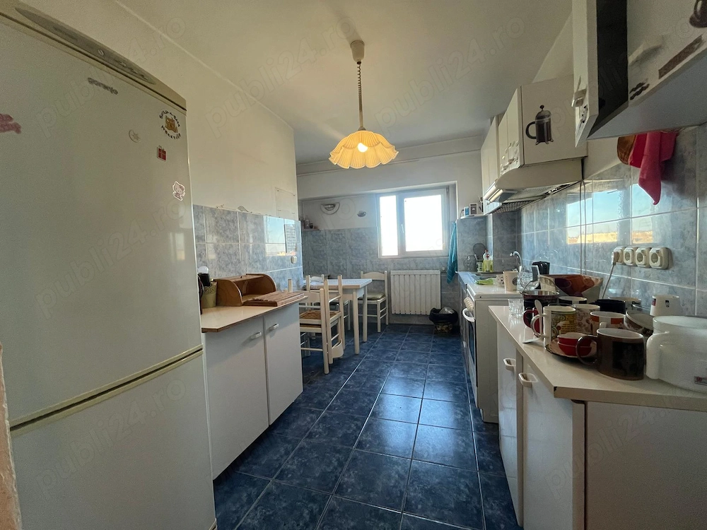 Apartament 4 camere decomandat , hol mare , bucatarie mare 92m2. 145000euro