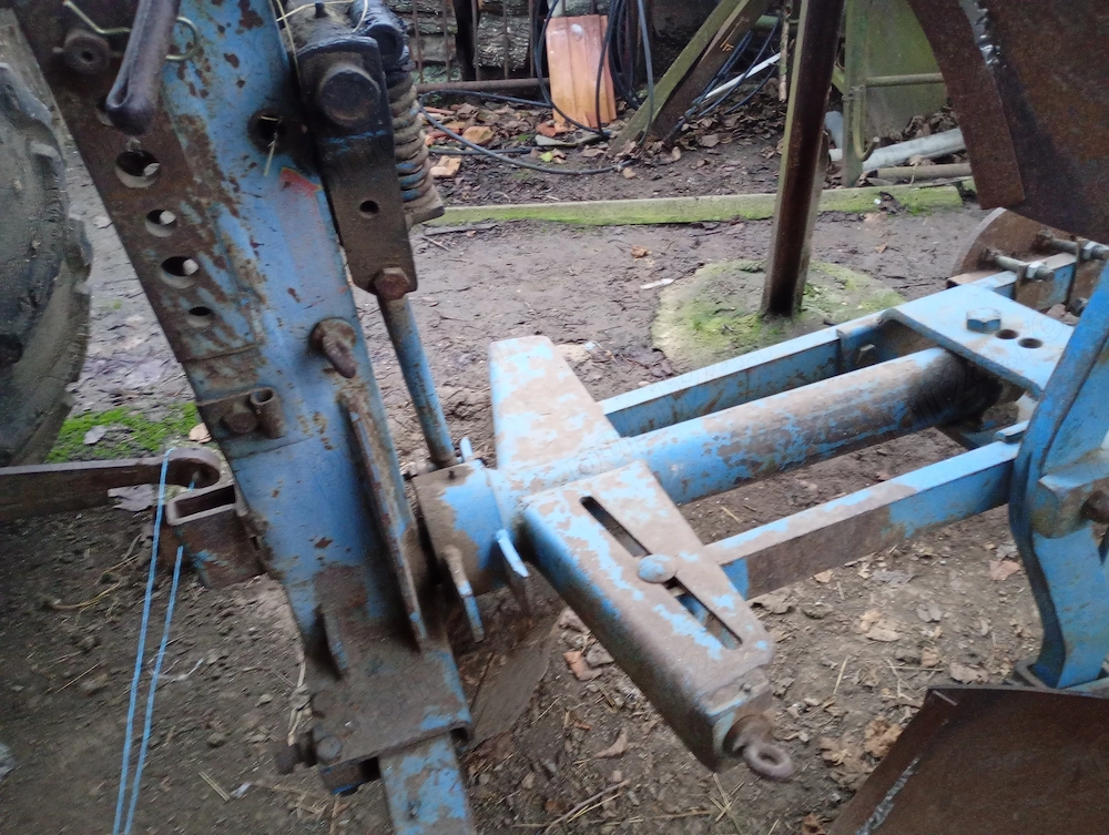 Vând utilaje agricole