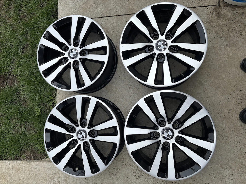 Vând jante originale BMW R17