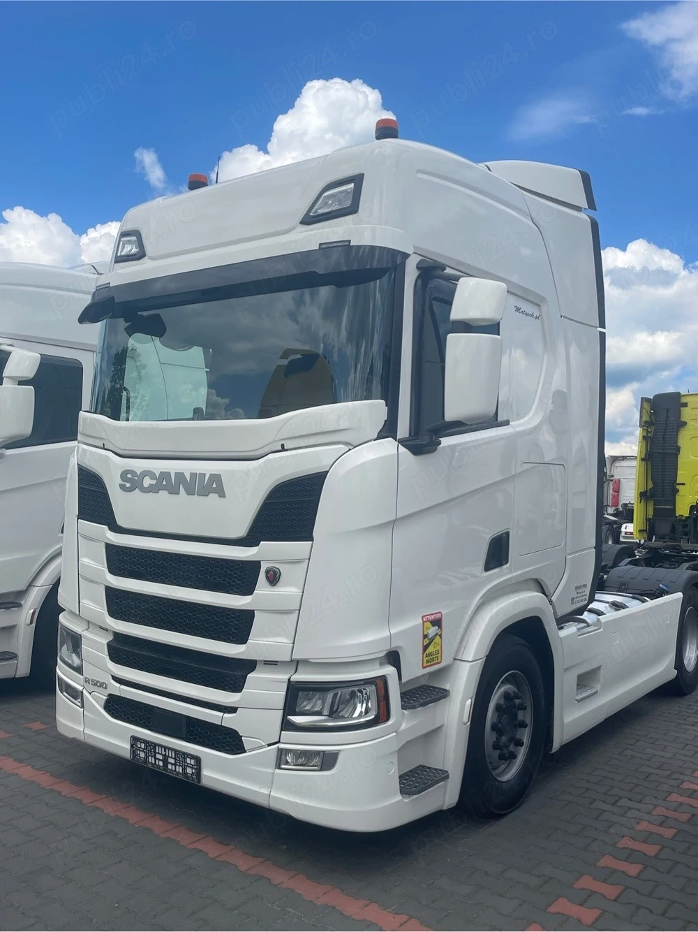 vand sau dezmembrez scania R500