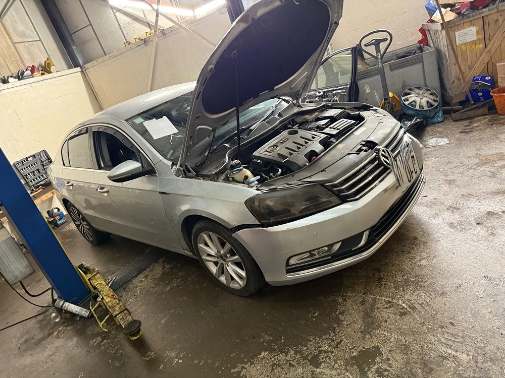 dezmembrez passat b7