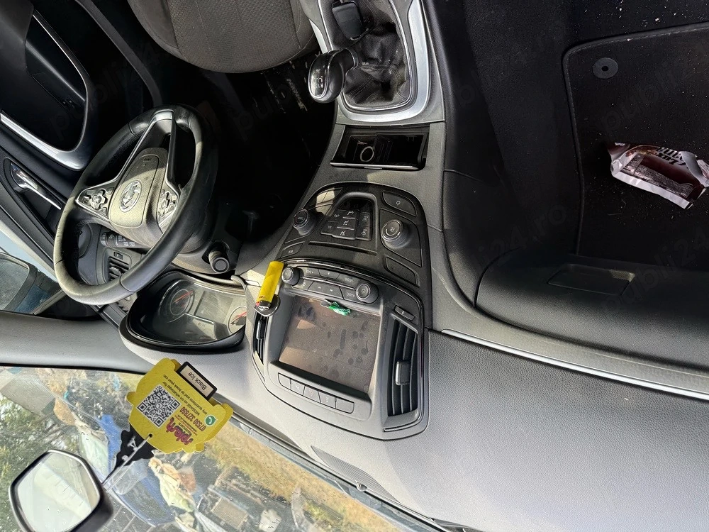 dezmembrez opel insignia