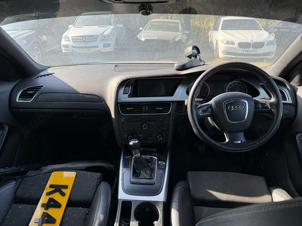 dezmembrez audi a4 b8