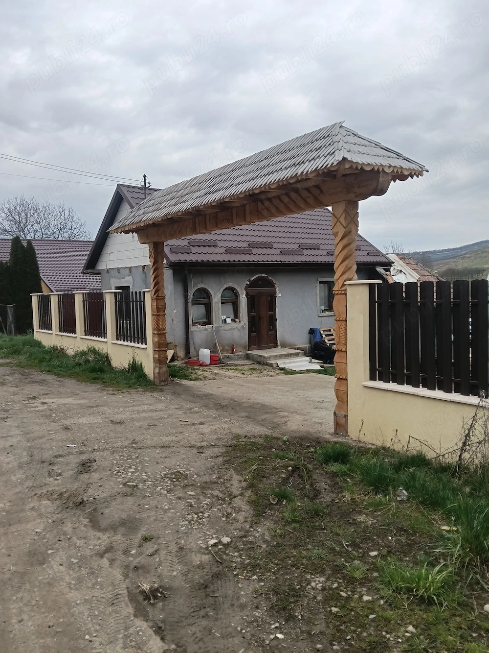 Vând Casă în localitatea Ghirișu Român, 3 camere, 10 arii curte