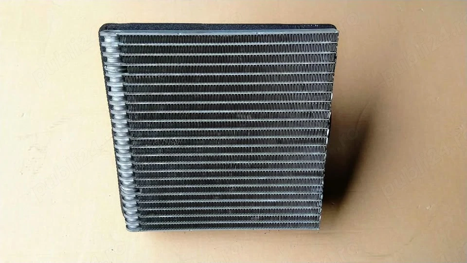 Evaporator aer condiționat 1K1820103A cu supapă 1K0820679 Audi, Skoda, Seat, Vw
