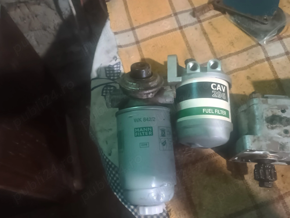 Vând 2bateri de filtru tractor 
