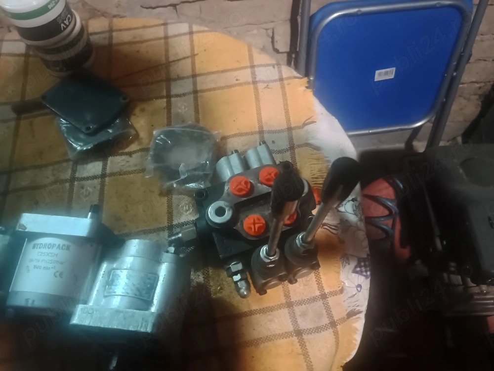 Vând distribuitor cu do manete 