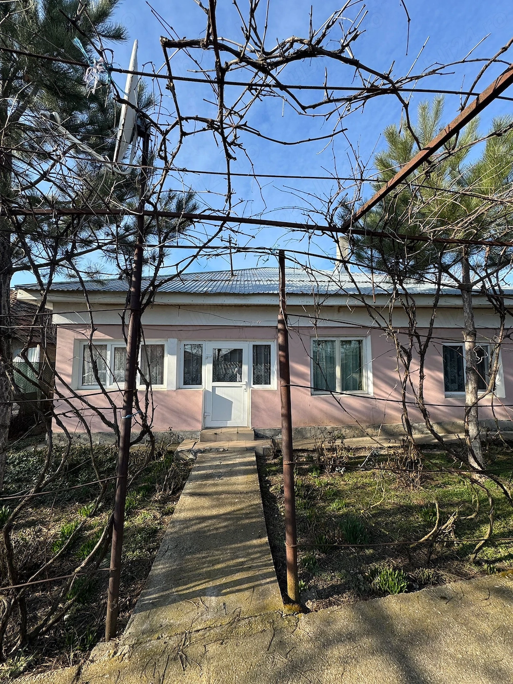 Casă cu teren1000mp