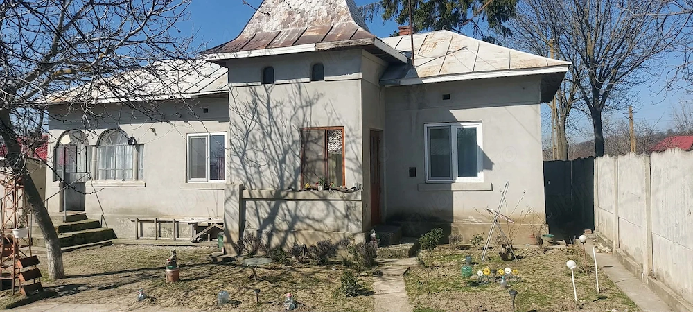 Vand urgent  casa la tara