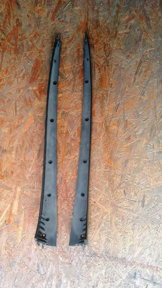 Set ornamente laterale parbriz Seat Toledo, Altea, Altea XL, 2004-2009, 5P0854319C și 5P0854320C