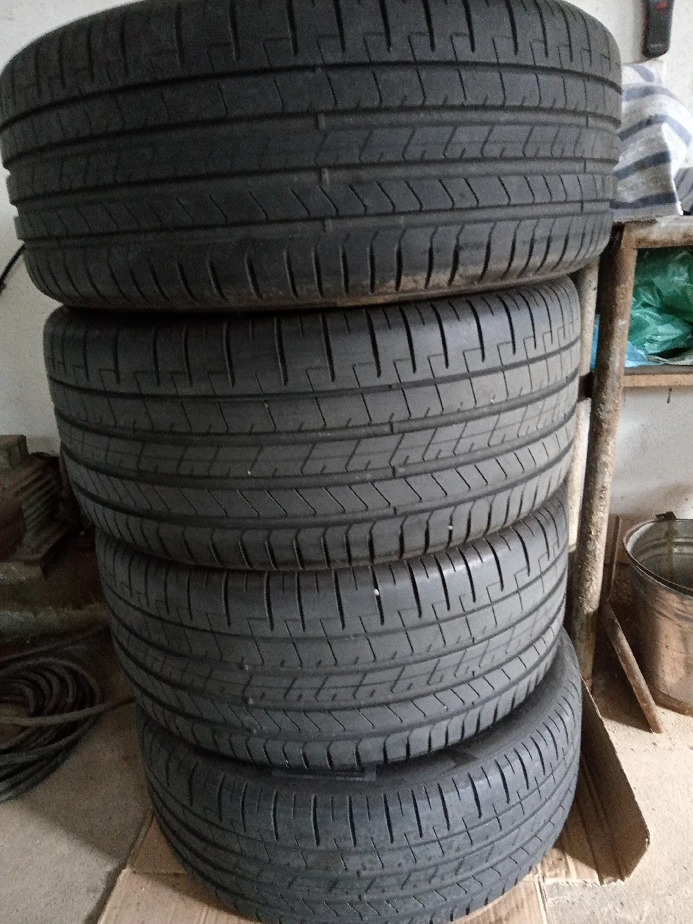Vând 4 anvelope Pirelli,, Pzero "de vară stare foarte bună .