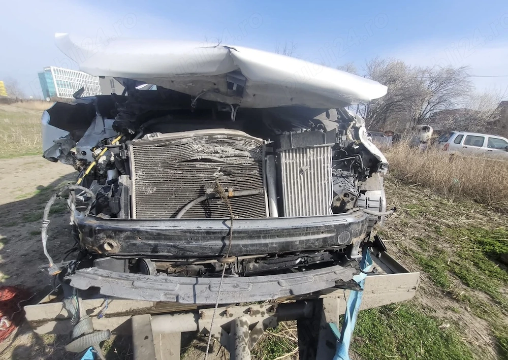 Vând Hyundai SantaFe avariat