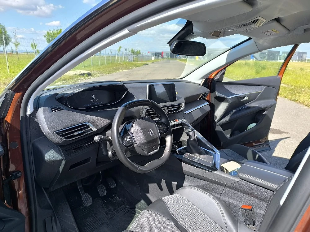 Peugeot 3008 ALLURE1.2 PureTech Turbo130CP, 23,750km