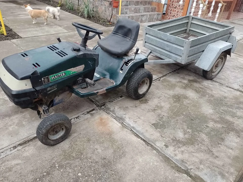 Tractor de tuns iarba + remorcă, funcțional – 1300€