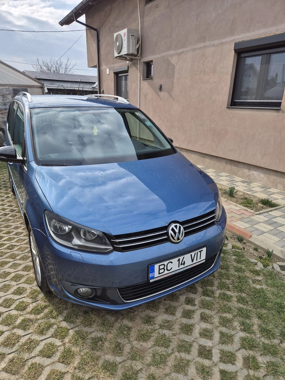 Vând Volkswagen Touran