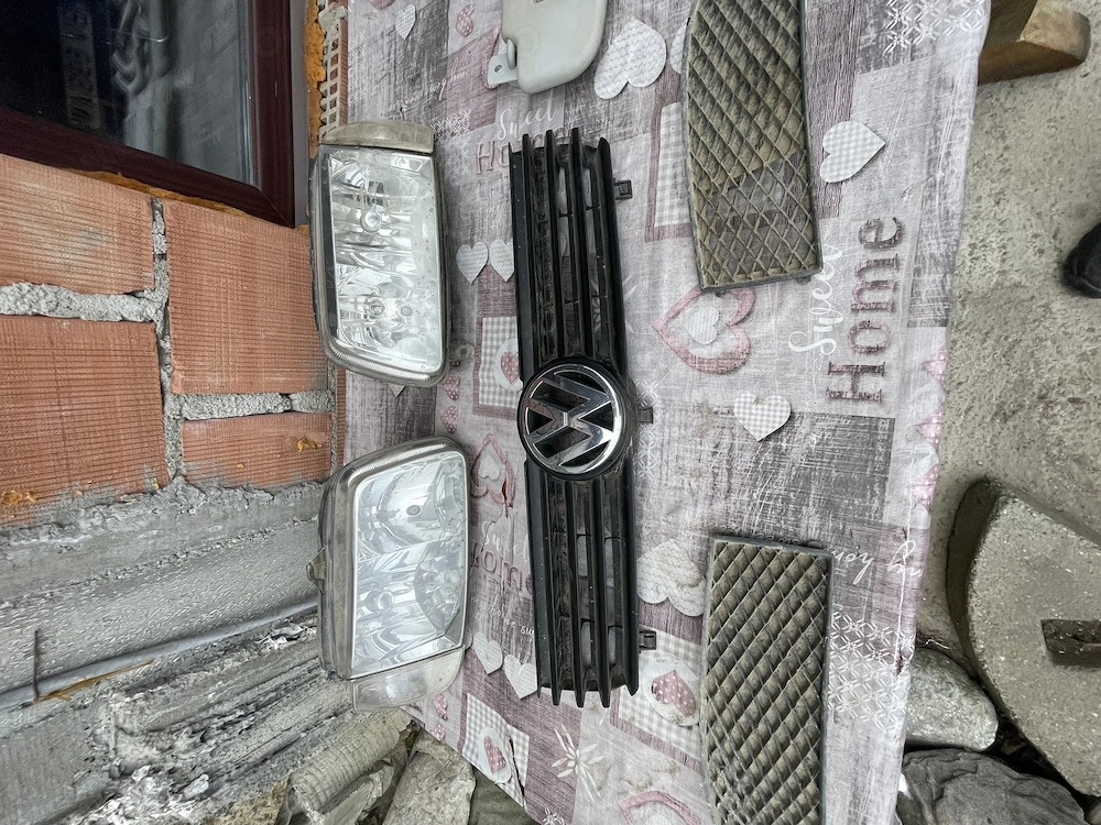 Faruri grile si piese interior 50 lei toate Vw polo 2001