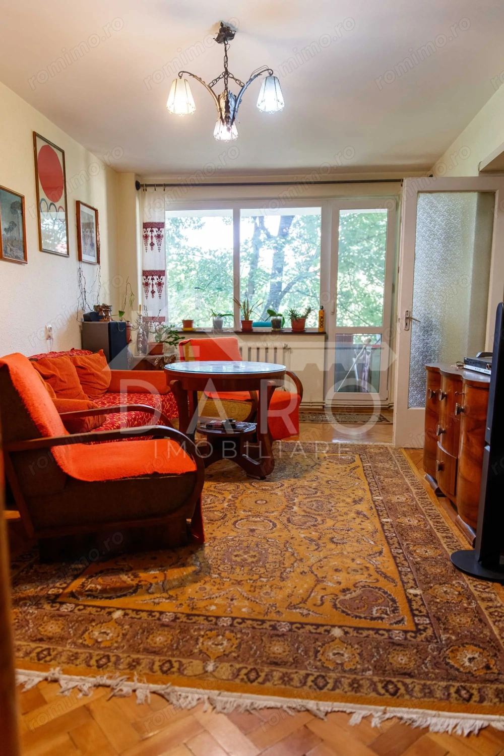 Apartament cu 3 camere in zona Cornisa, 7 Noiembrie , pe Romanu Vivo