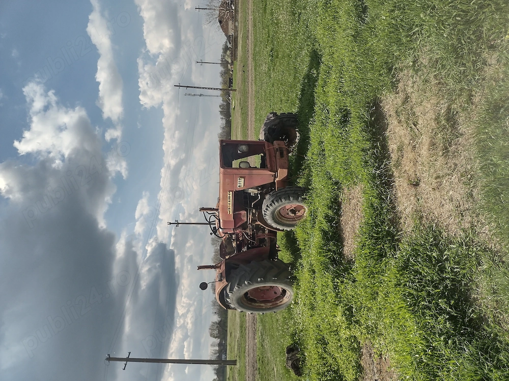 Vând mecormik523 e desfăcut motorul 