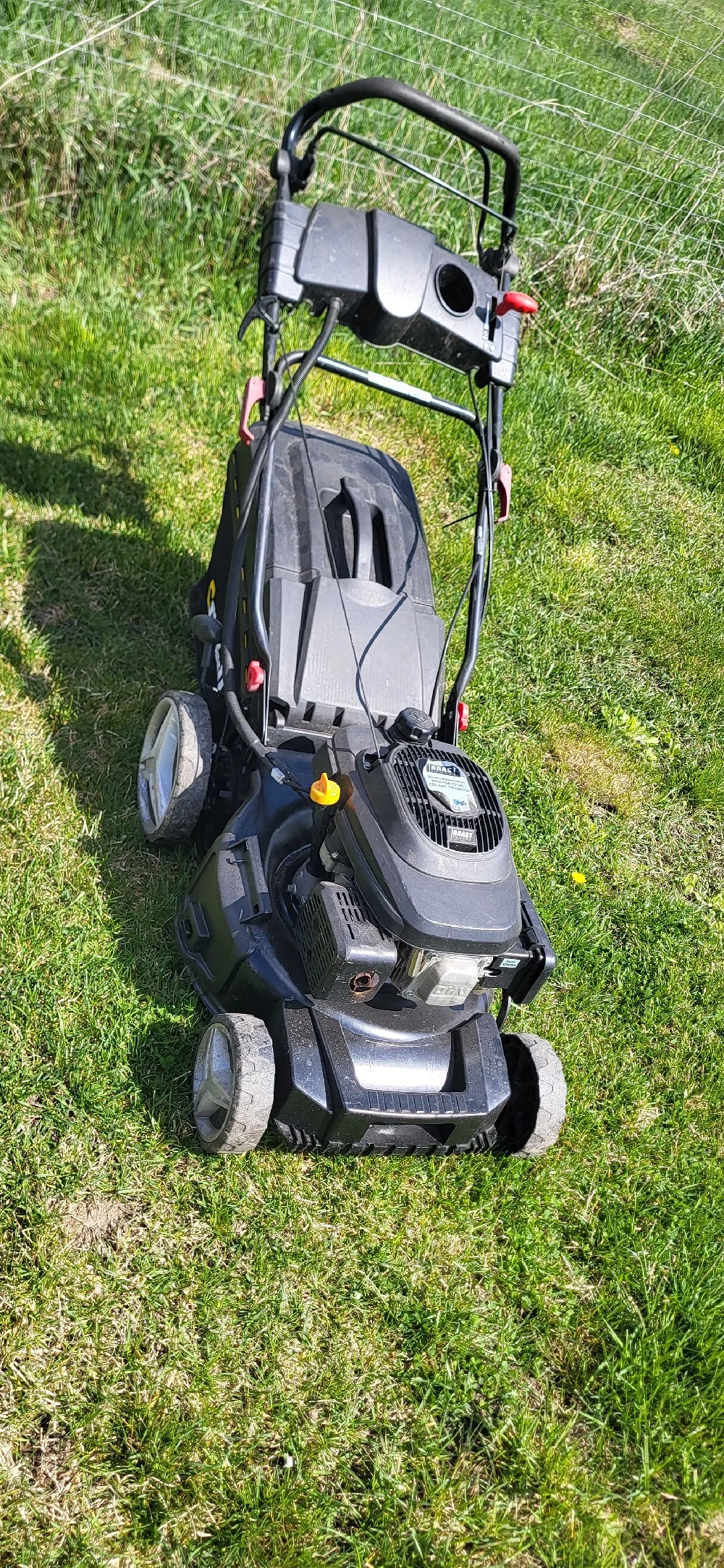 Vand masina tuns iarba gazon