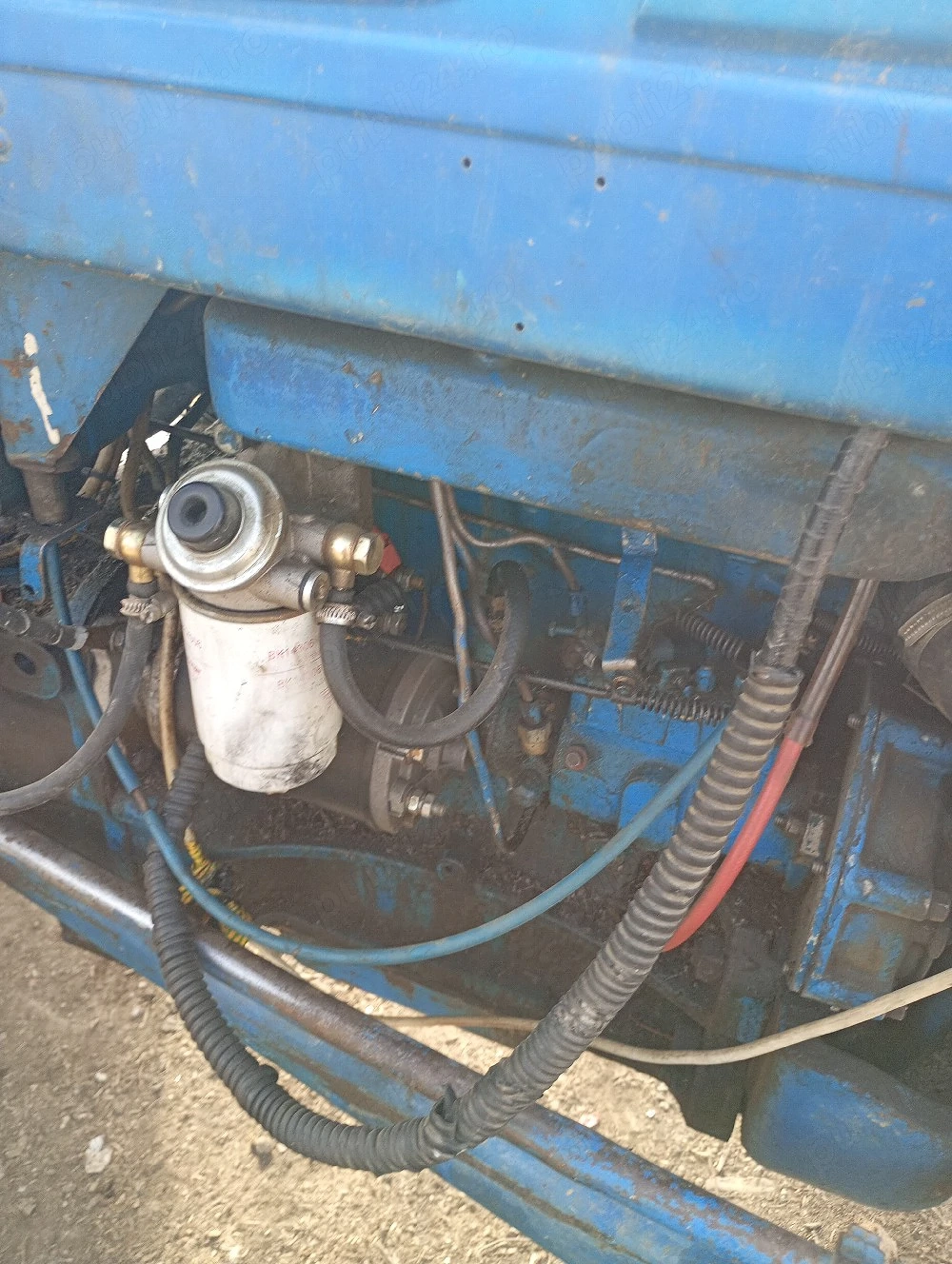 Ford 300 motor an 3 pistoane 45 cai
