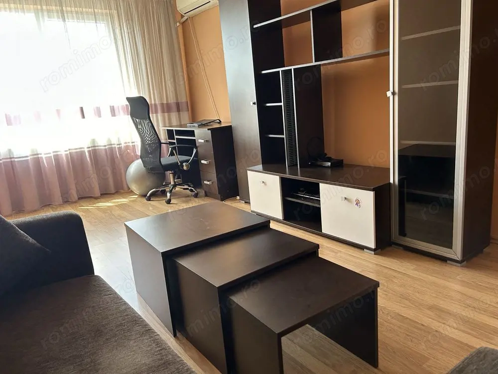 3 camere decomandat, centrala proprie, parcare inclusă, AC în fiecare cameră