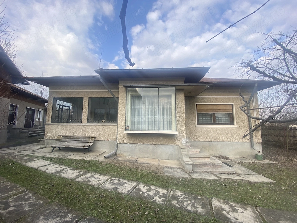 Casa de vânzare în Scorțeni 