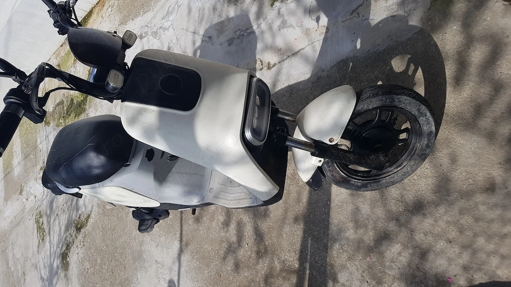 Vand scuter electric