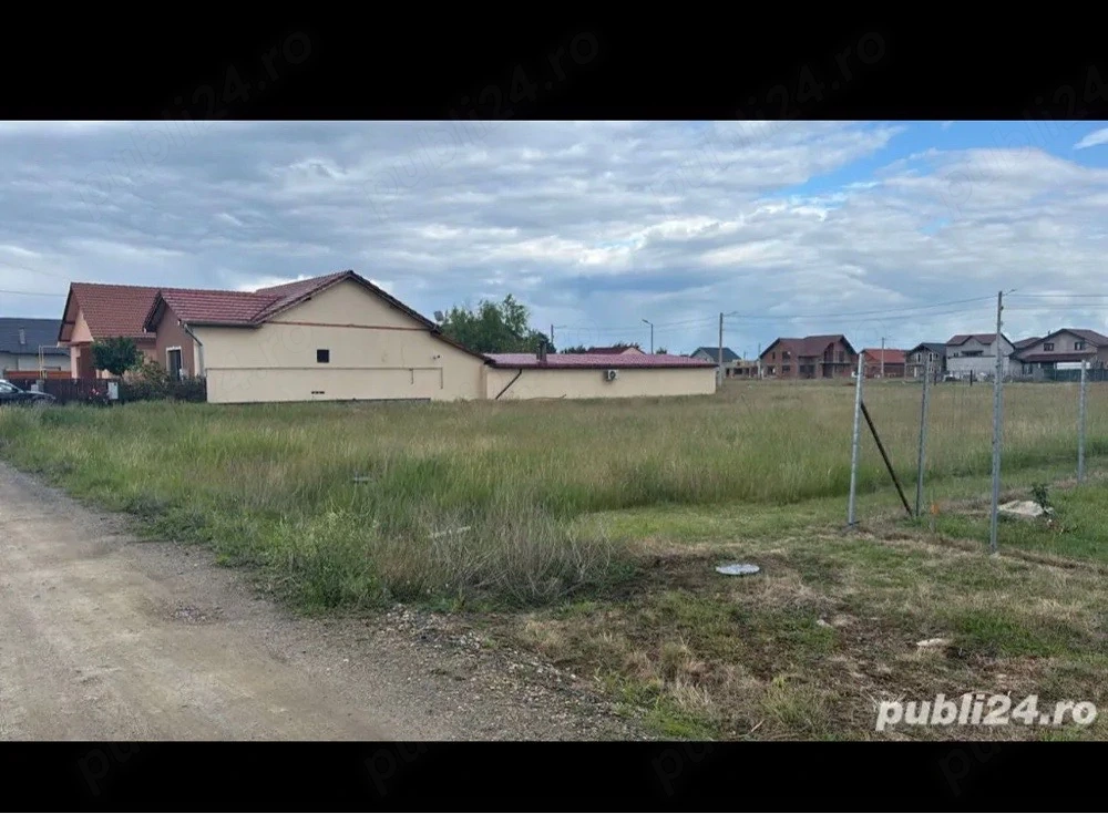 Proprietar vand teren!