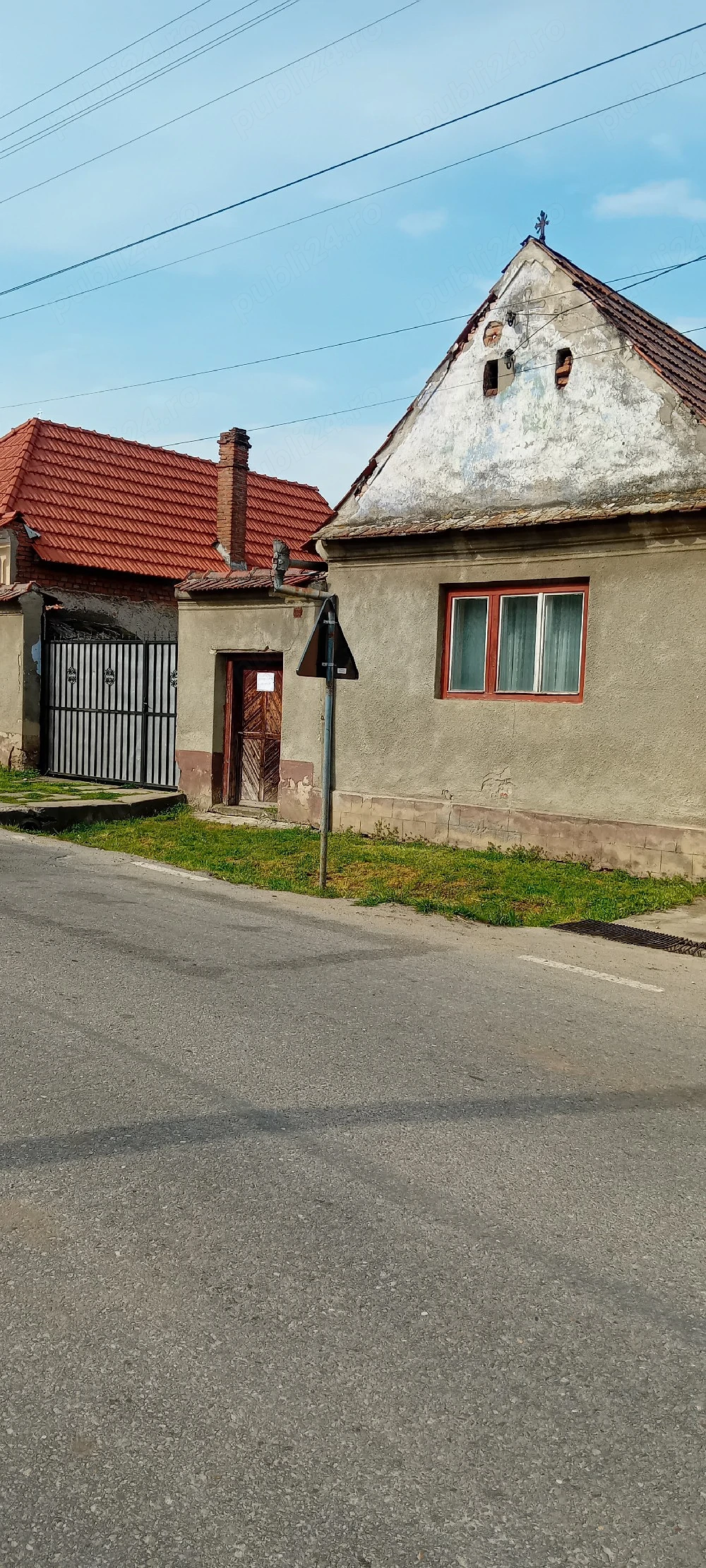 Vând casa in pianu de jos 