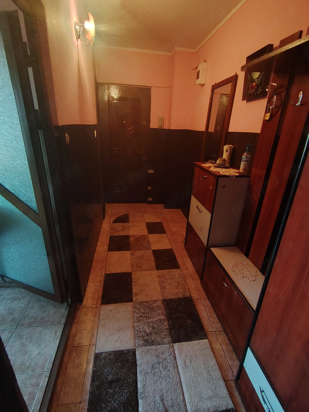Închiriez apartament