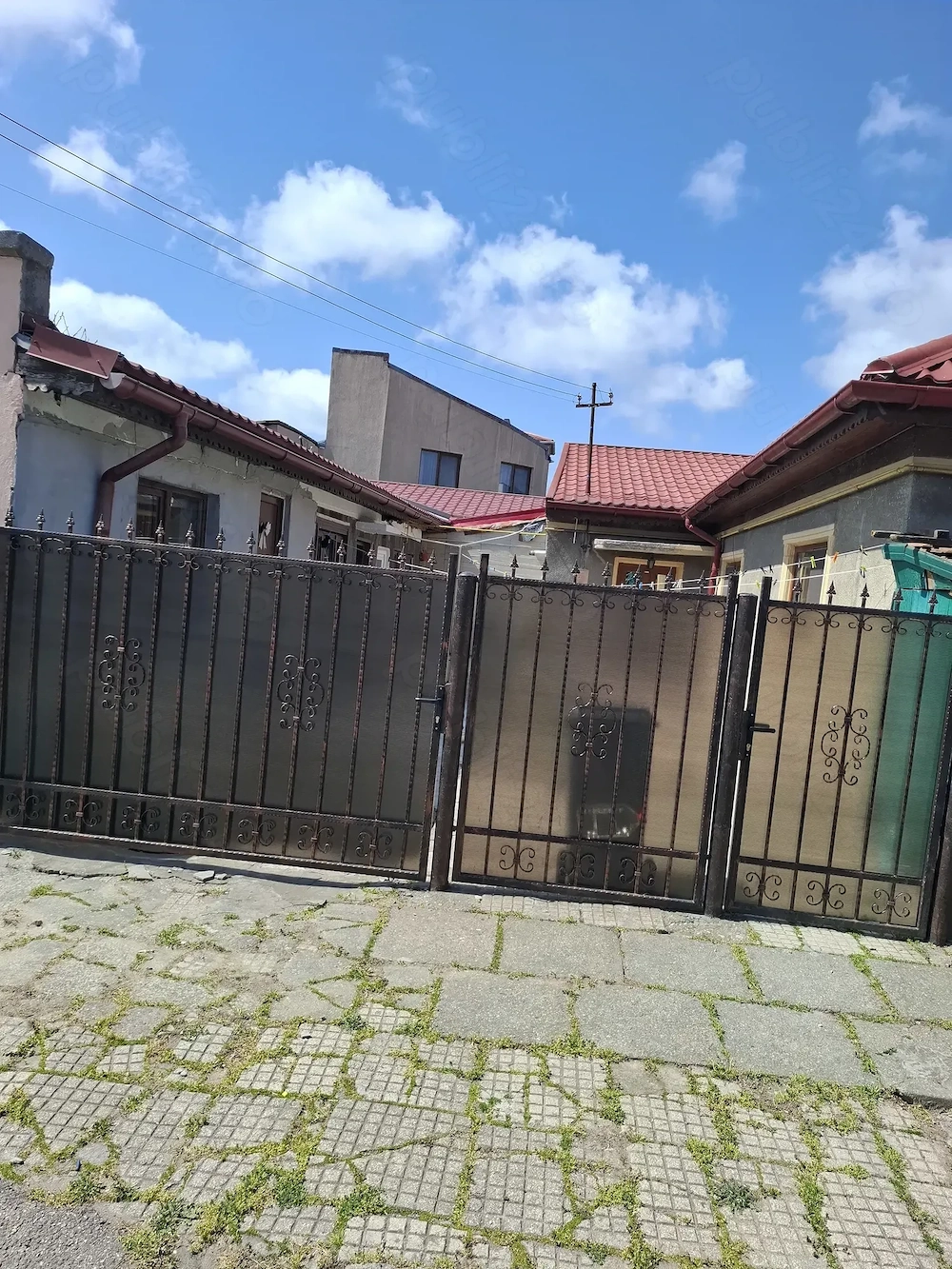 Casă de vânzare sau schimb cu apartament 3 sau 4 camere 