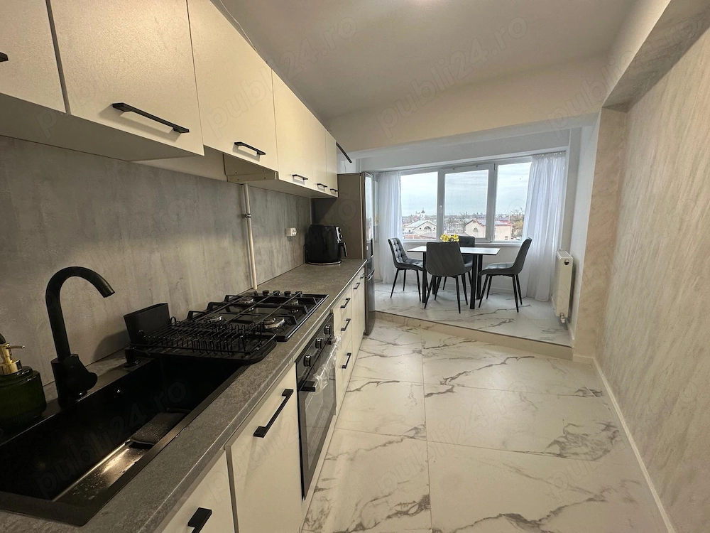 Închiriez apartament central 