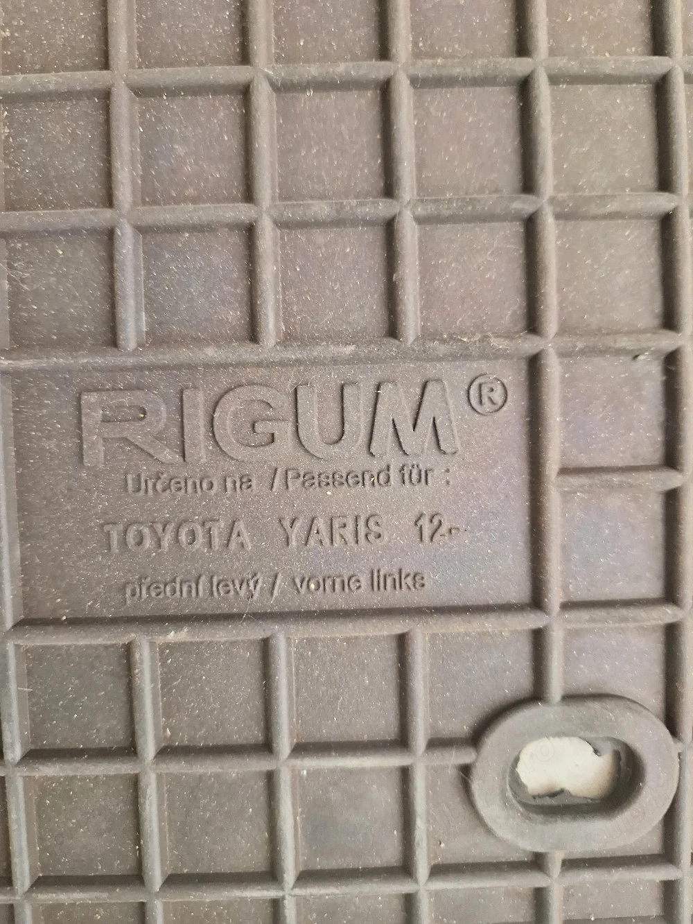 vand covorase  din cauciuc toyota yaris