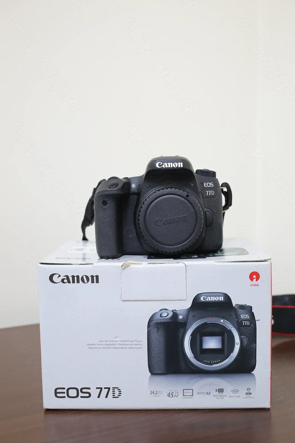 Aparat foto Canon 77D + Canon 18-135mm IS USM ideal vacanta & familie