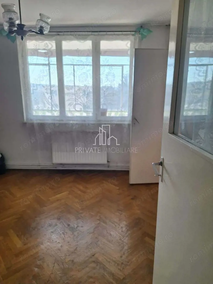 Aparataemnt 3 camere, Etaj intermediar, Dambu