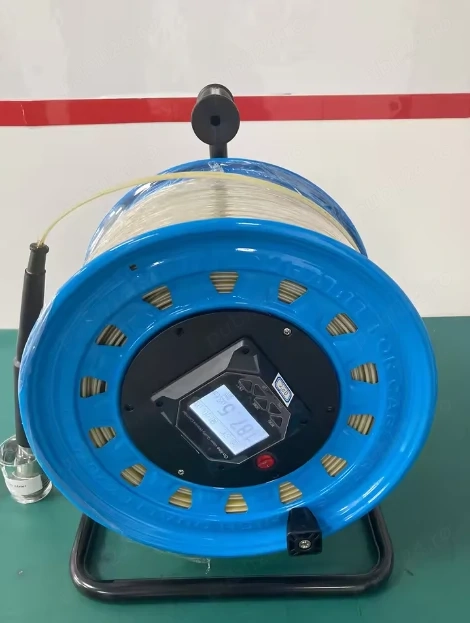 Aparat profesional testare apă cu sondă submersibilă și cablu pe tambur | Conductivitate + temperatu