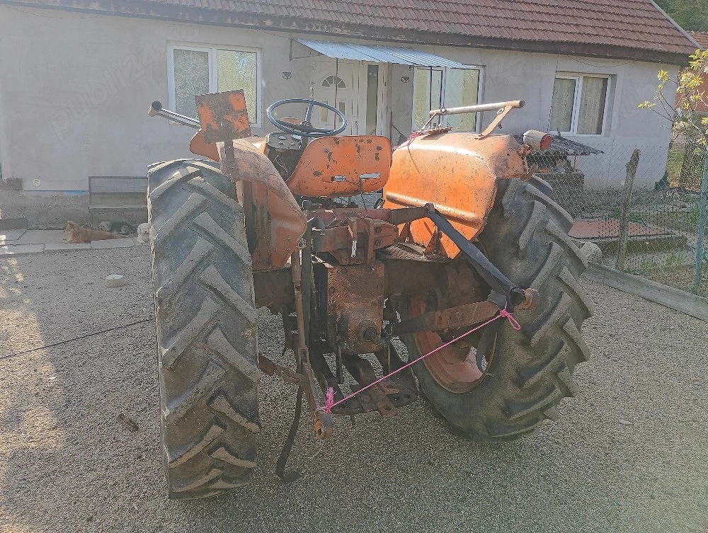vând tractor fiat 615 