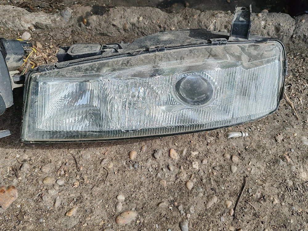 vând faruri de Opel calibra stânga, dreapta.